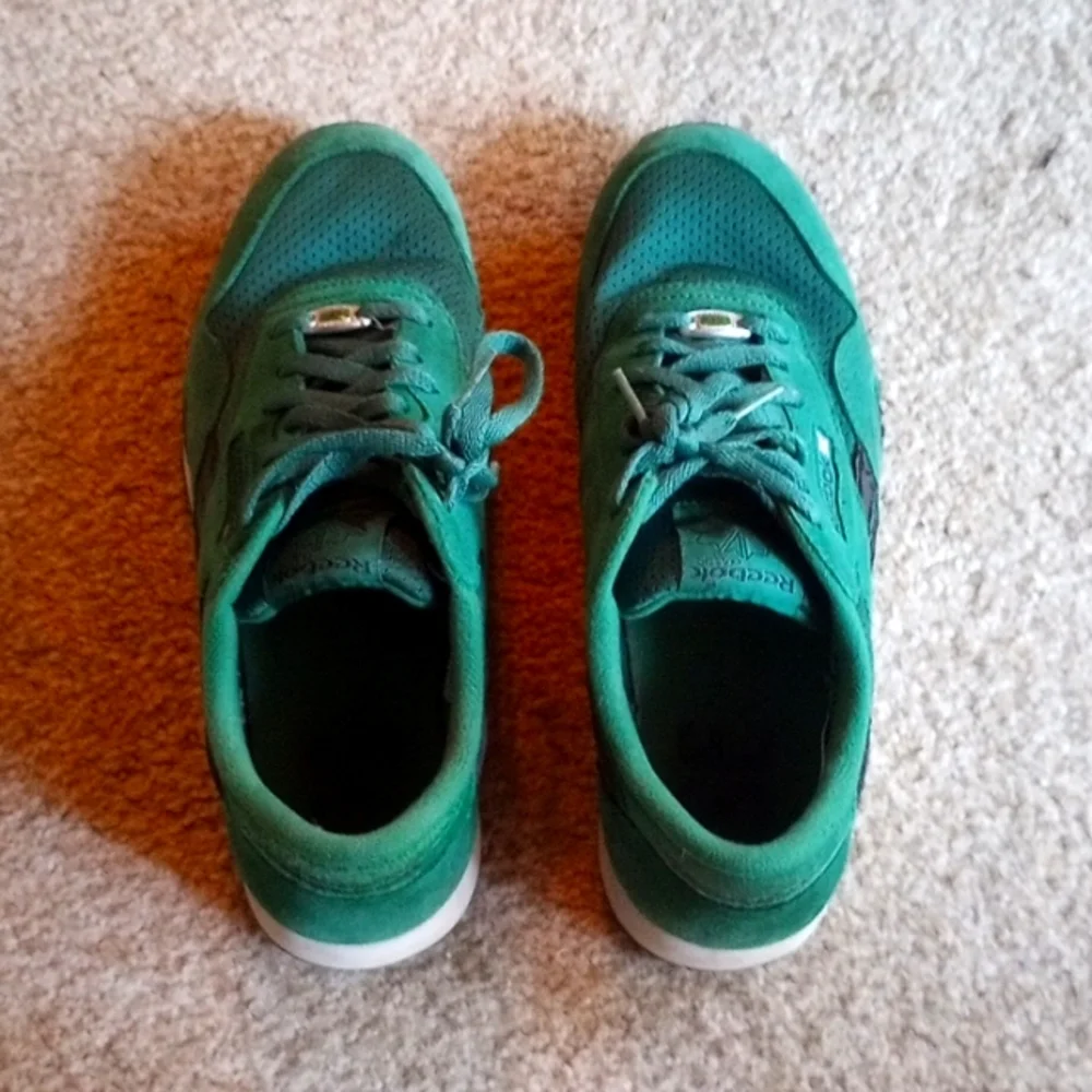 Green Reebok Classics - Picture 2 of 3